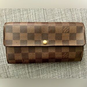 Sale ~ Louis Vuitton Damier Sarah Wallet - 100% Authentic